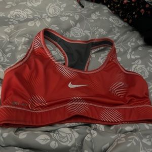 Selling this sports bra, never worn